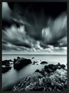 PLAKAT OBRAZ CZARNO BIAŁY MORZE SKAŁY 