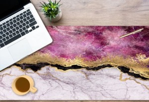 Podkładka antypoślizgowa ochronna na biurko różowy marmur