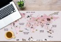 MATA ochronna na biurko z IKEA MALM różowa mapa świata