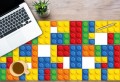 Podkładka winylowa na biurko z IKEA MALM klocki lego kolory