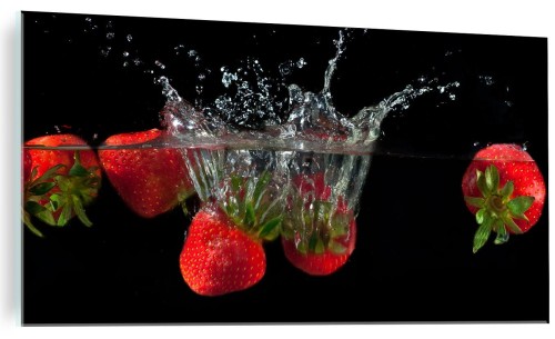 Foto obraz na szkle do kuchni jadalni truskawki w wodzie