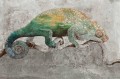 FOTOTAPETA DO SALONU SYPIALNI ZIELONY KAMELEON BETON