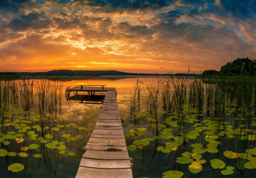FOTOTAPETA DO SALONU SYPIALNI STAW POMOST NATURA ZACHÓD