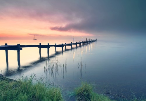 FOTOTAPETA DO SYPIALNI MGŁA JEZIORO POMOST NATURA