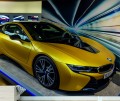 FOTOTAPETA DO SALONU ŚCIENNA Gold BMW I8 Electronic Sport Car