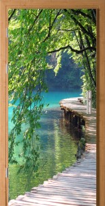 FOTOTAPETA na drzwi NAKLEJKA samoprzylepna KŁADKA W LESIE NATURA 